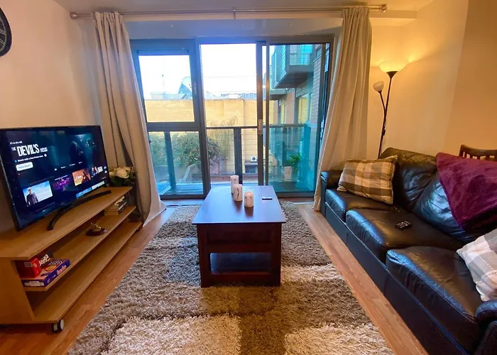 Swanky Central Apartment With Free Wifi