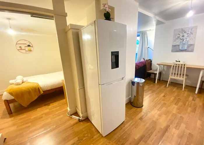 Swanky Central Apartment With Free Wifi